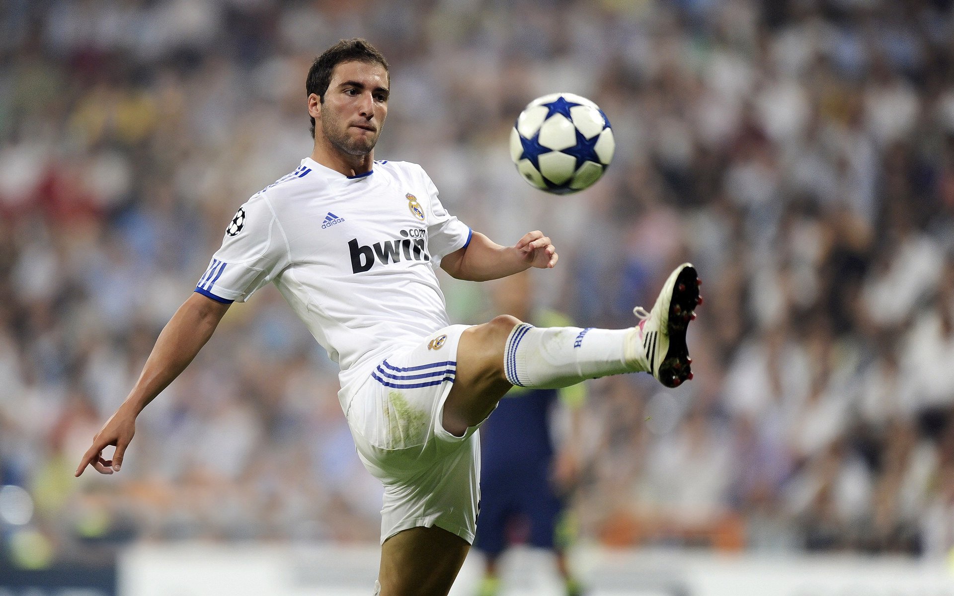 NBA季后赛之夜，阿尔瓦雷斯大场面先生，当平凡身躯承载不朽心脏