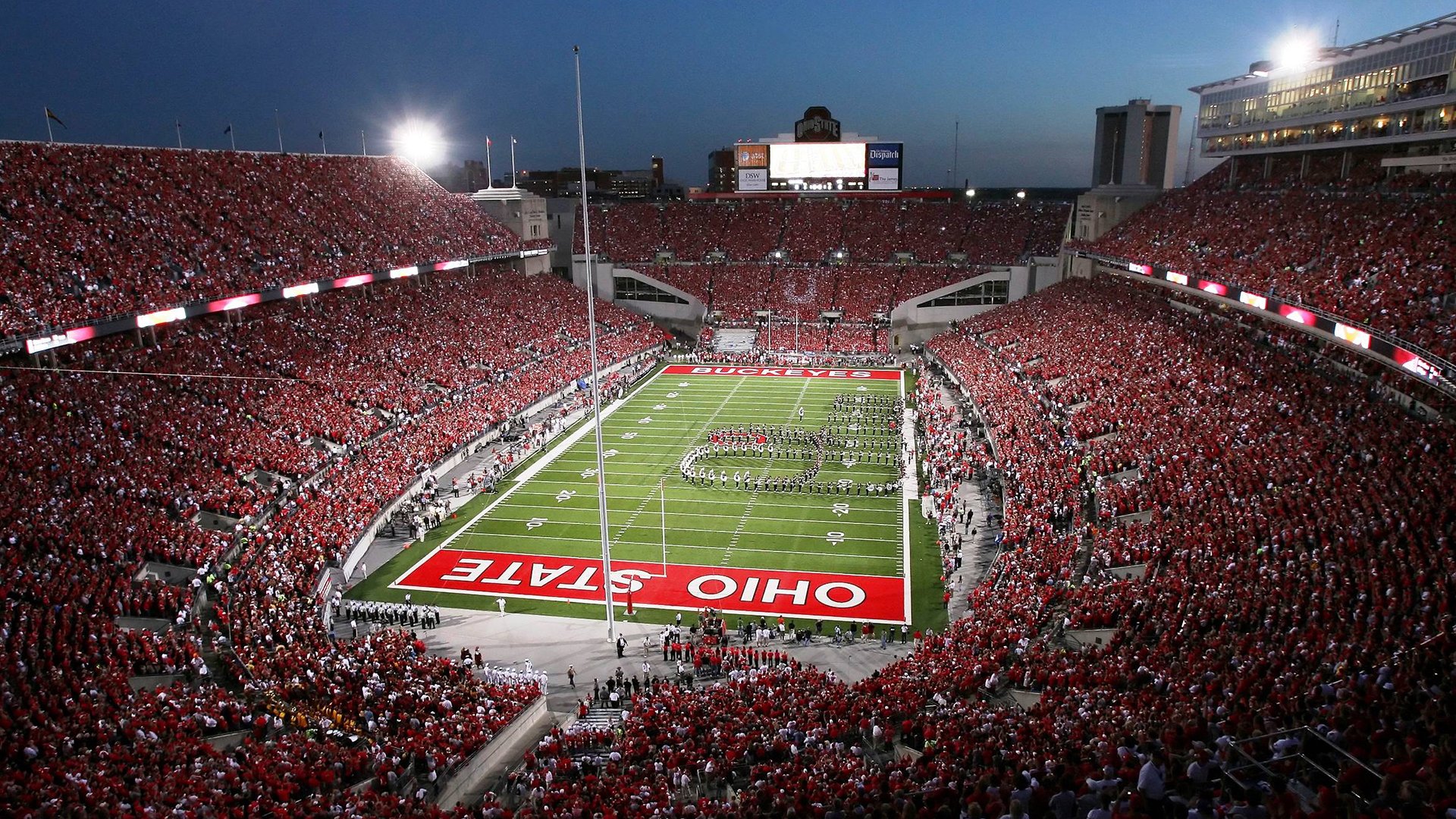 雄鹿全面压制马刺，布克在季后赛抢七接管比赛，当新王与旧时代交锋